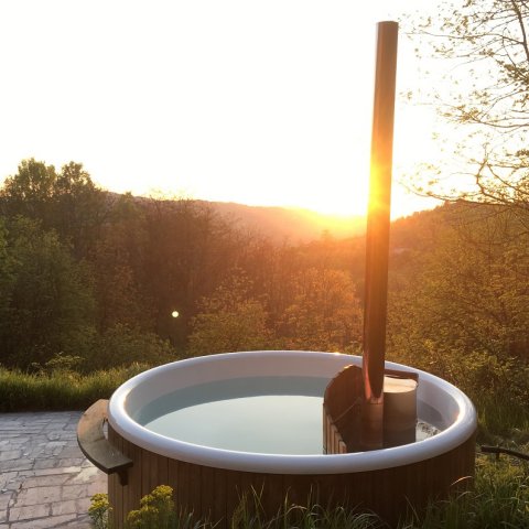 Vildmarksbad-april-2017-solnedgang- terrassen-privat-feriehus-italien