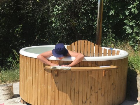 vildmarksbad-privat-pool-afslapning-ferie-italien